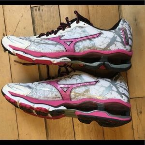 Mizuno Wave 16 Running Shoe size 9